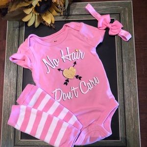 BWA - No Hair Don’t Care Onesie Set. E4